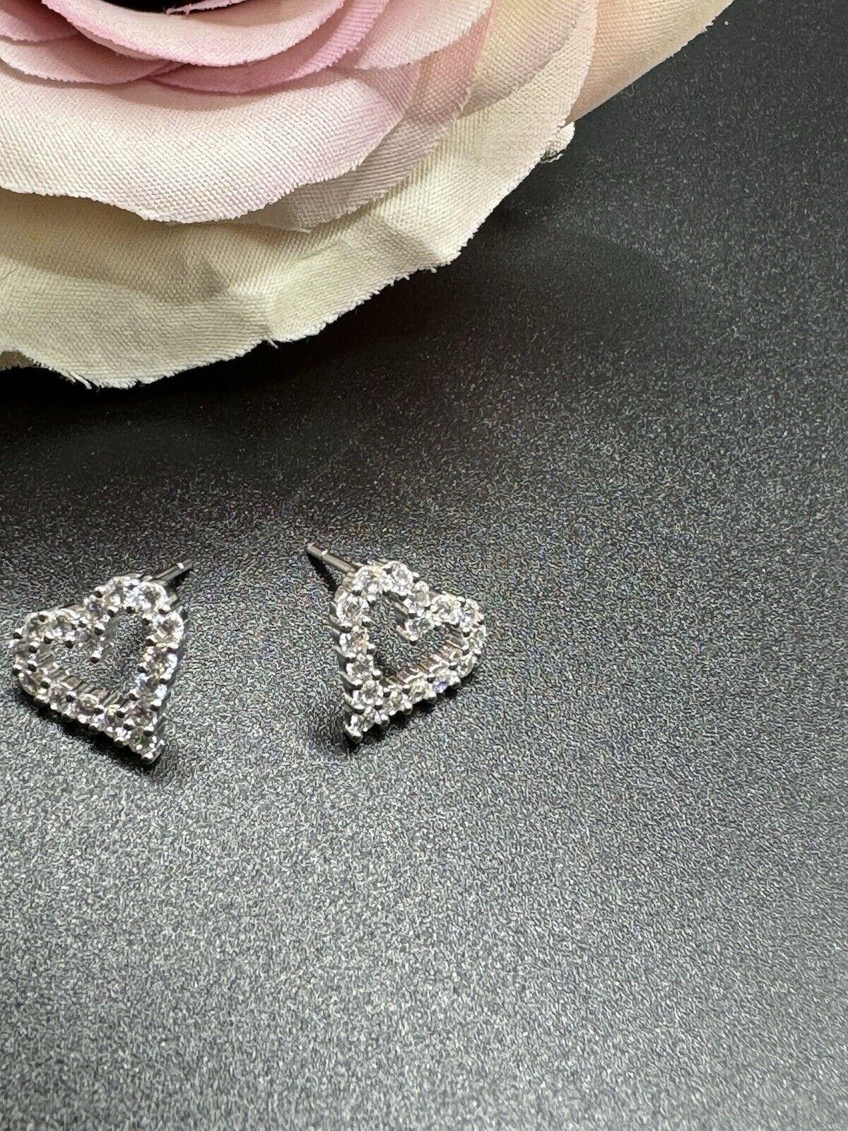 Beautiful 925 Sterling Silver Cubic Zirconia Heart Shaped Stud Earrings Gift