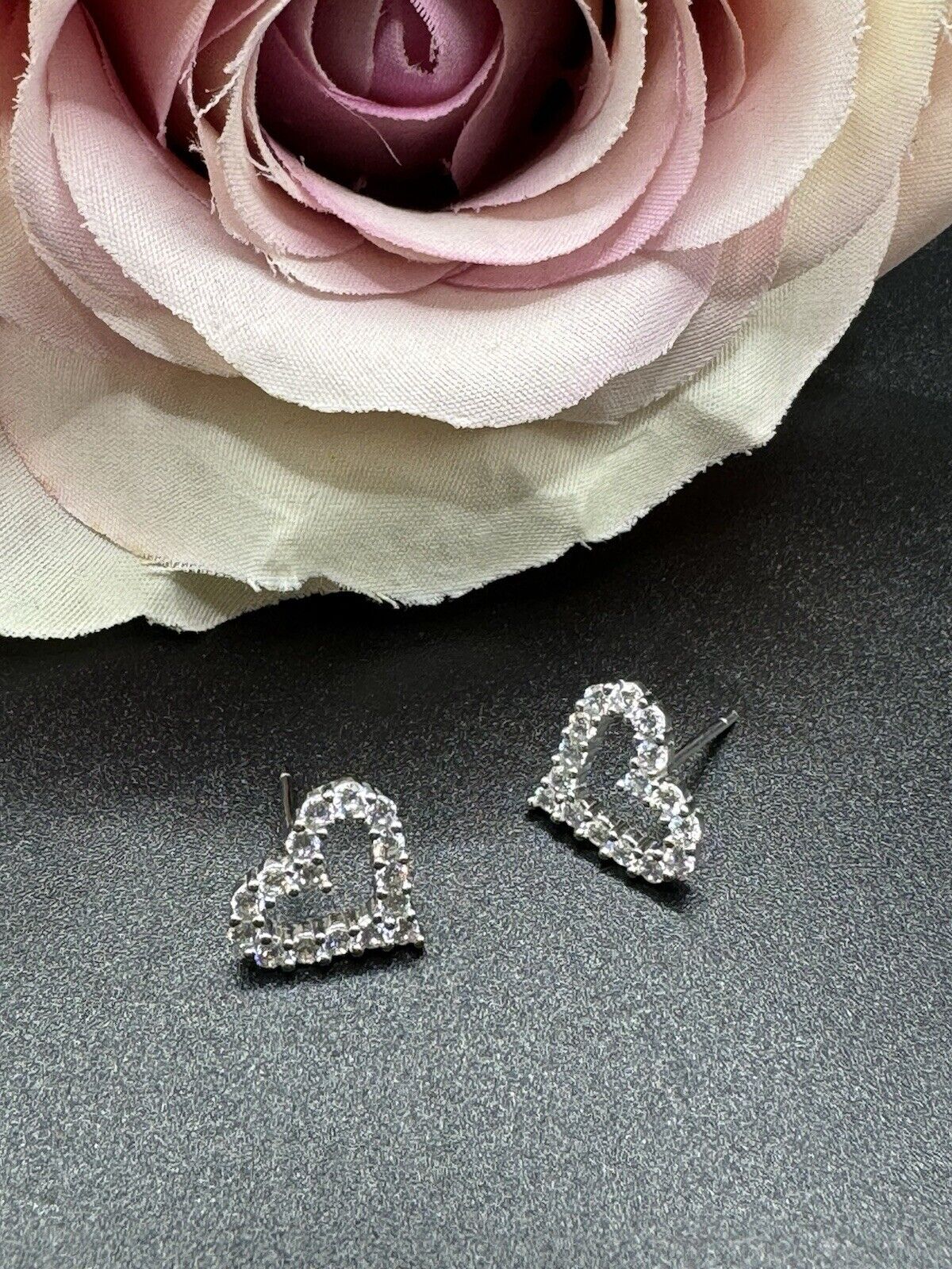 Beautiful 925 Sterling Silver Cubic Zirconia Heart Shaped Stud Earrings Gift