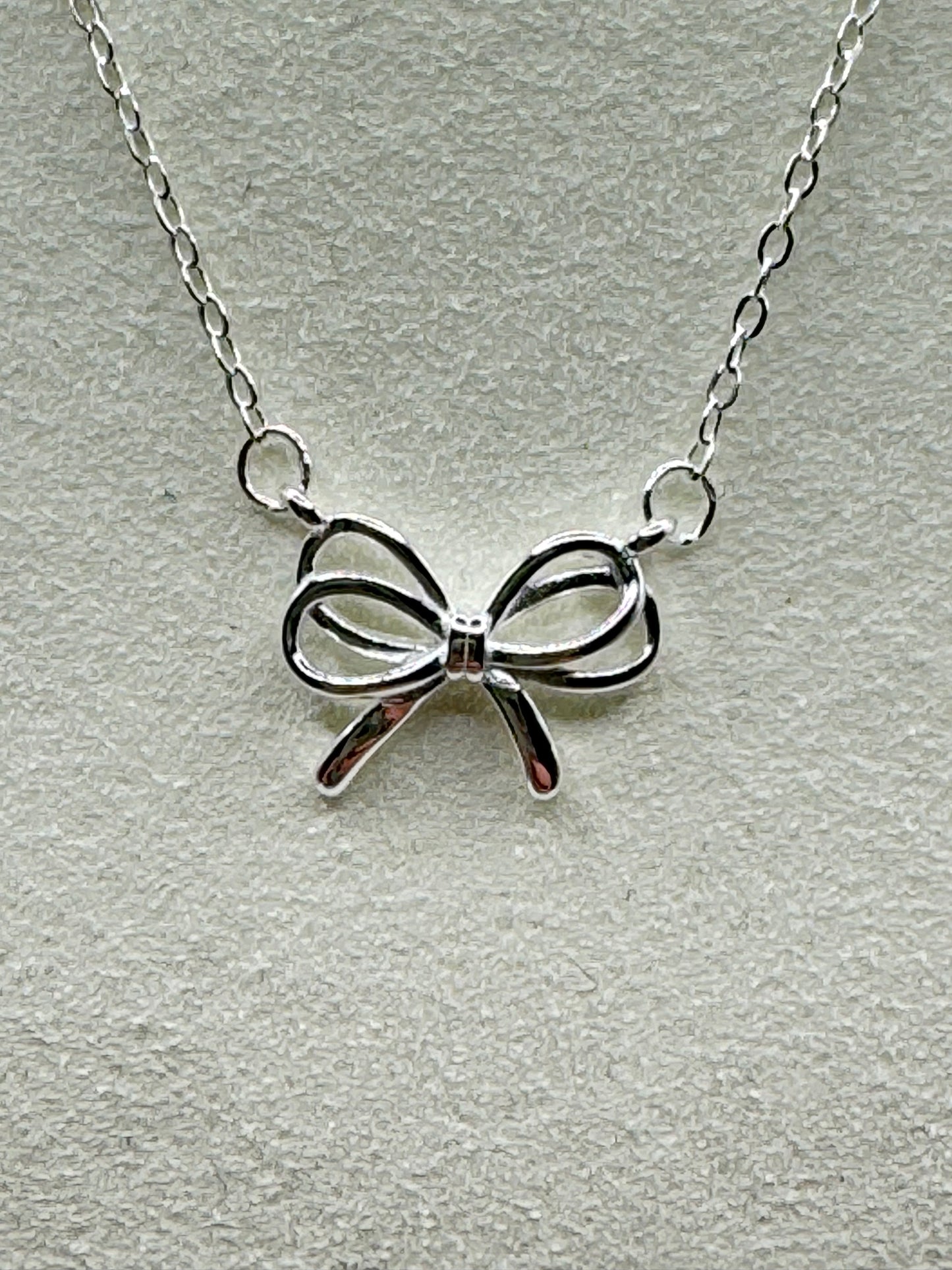 925 Sterling Silver Bow Necklace
