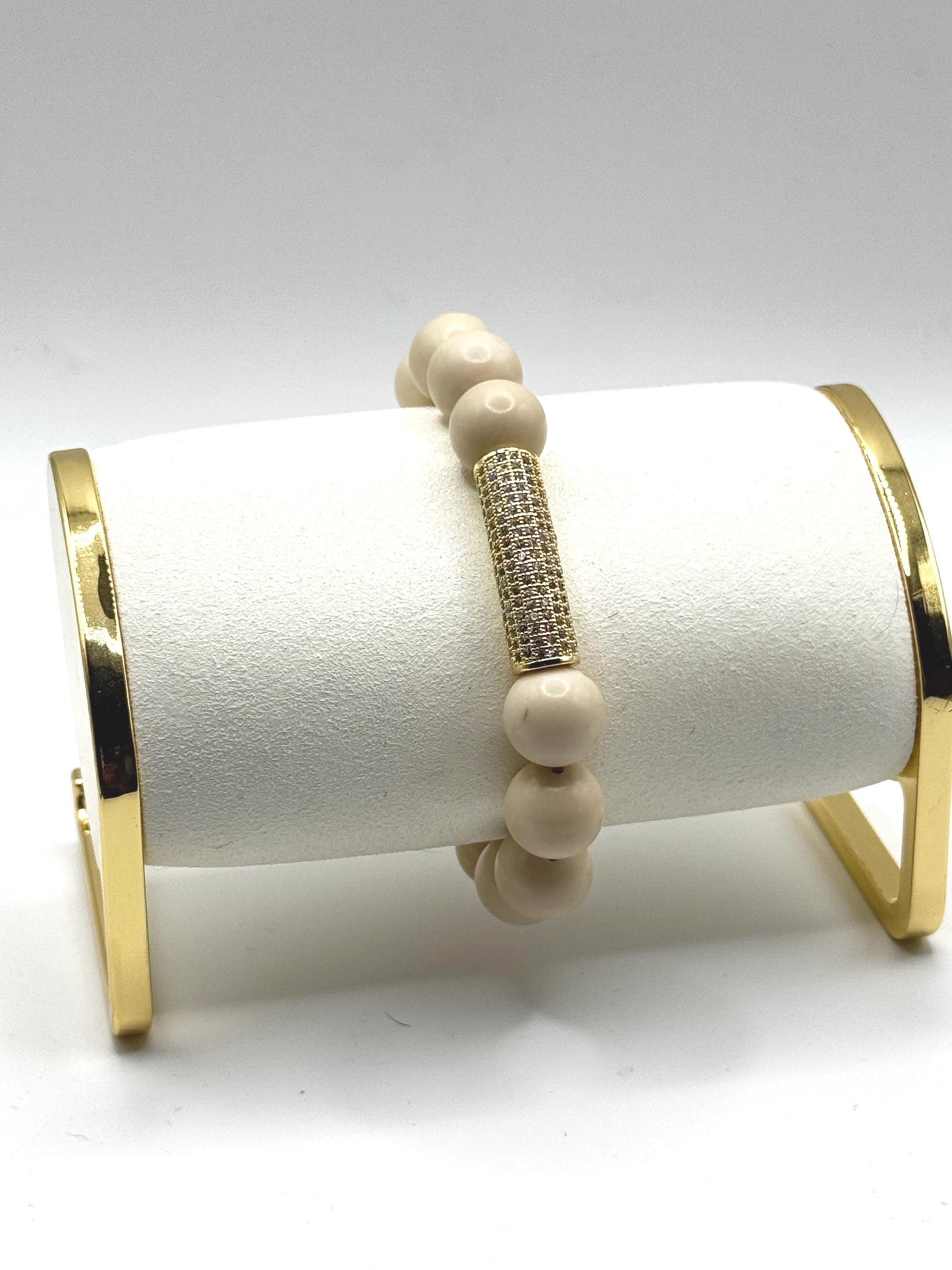 Cream Beaded Bracelet with Gold & Crystal Pavé Bar – Handmade Stretch Bracelet – Elegant Neutral Jewellery – Gift for Her UK