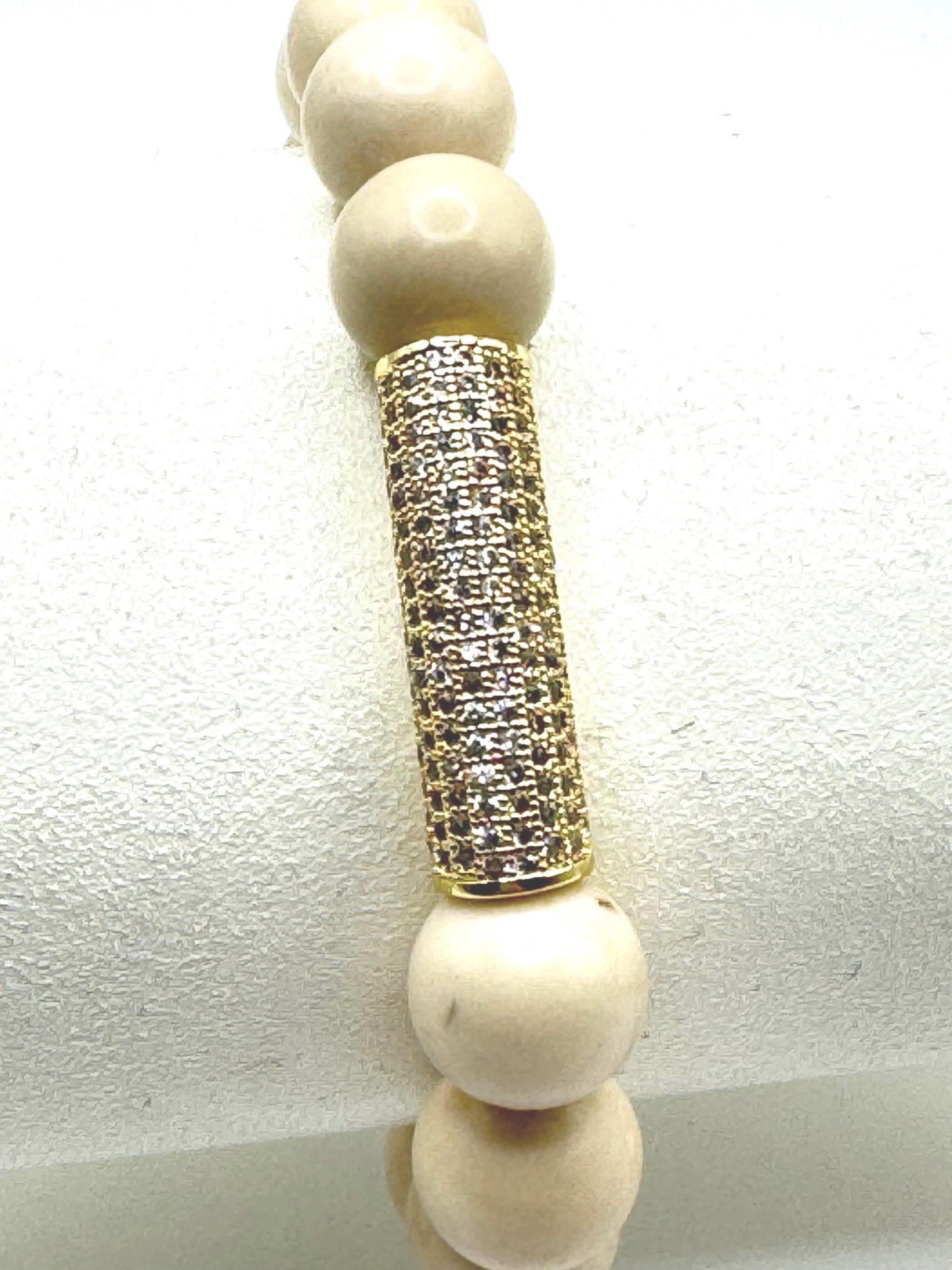 Cream Beaded Bracelet with Gold & Crystal Pavé Bar – Handmade Stretch Bracelet – Elegant Neutral Jewellery – Gift for Her UK