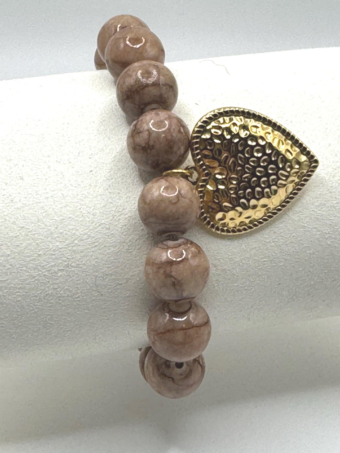 Luxury Brown Mocha Jasper Bracelet with Gold Textured Heart Charm – Handmade Gemstone Beaded Jewellery – Elegant Gift for Her