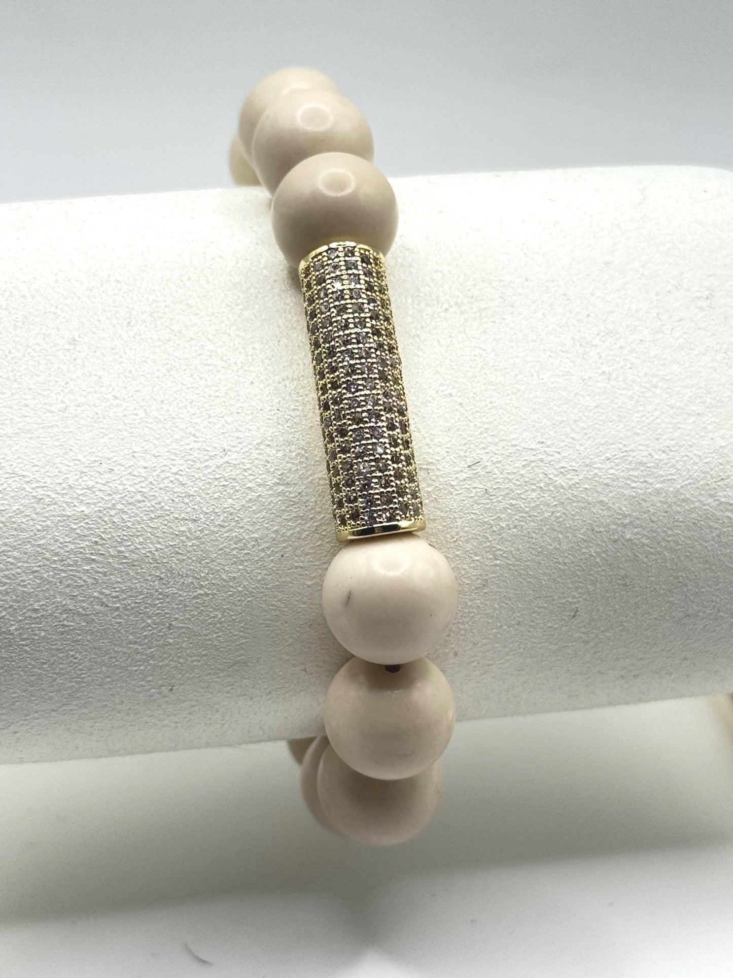 Cream Beaded Bracelet with Gold & Crystal Pavé Bar – Handmade Stretch Bracelet – Elegant Neutral Jewellery – Gift for Her UK