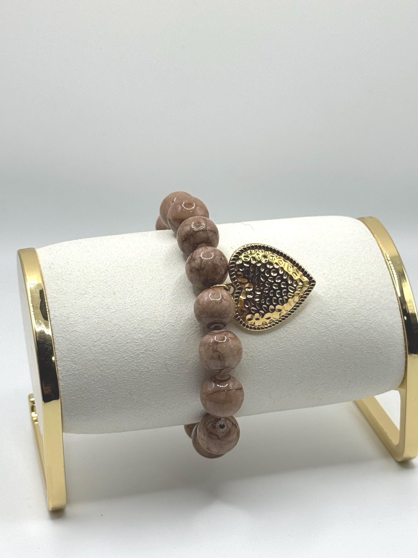 Luxury Brown Mocha Jasper Bracelet with Gold Textured Heart Charm – Handmade Gemstone Beaded Jewellery – Elegant Gift for Her