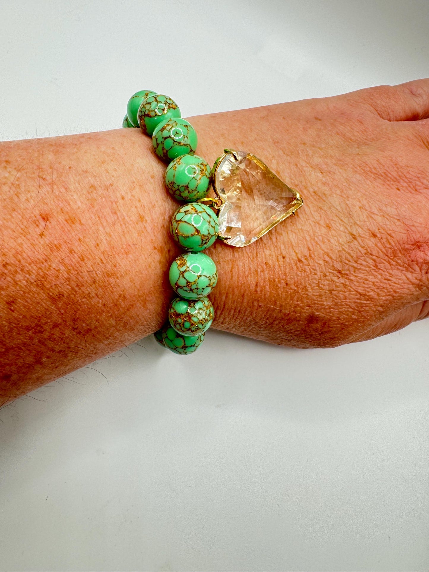 Green Howlite Beaded Bracelet with Crystal Heart Charm – Handmade Stretch Bracelet – Gift for Her